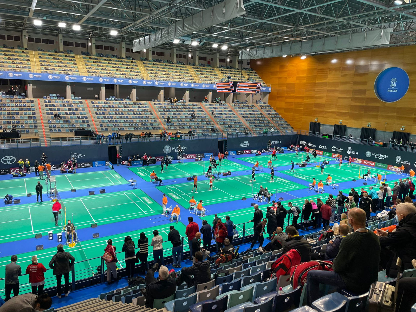 Anne erreicht Platz 5 im Einzel und im Doppel - Badminton